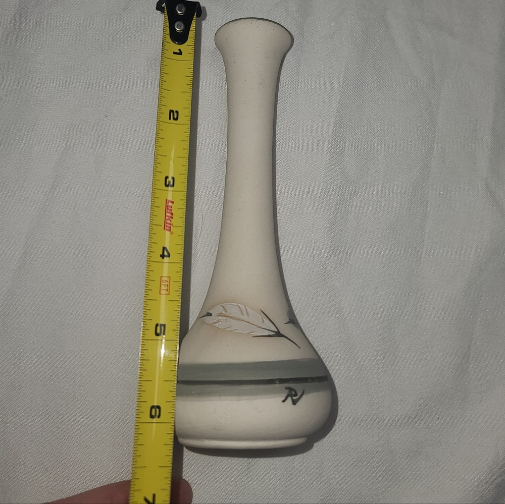 Southwestern Cream Vase with Leaf Design, Navajo Pottery - Picture 3 of 9